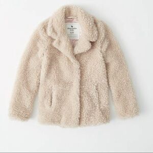 Abercrombie and Fitch Cream Colored Teddy Fuzzy Jacket​​​​​